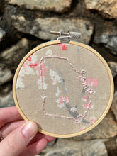 Load image into Gallery viewer, 4 inch Georgia &quot;Home&quot; State Shape Outline Hand-Embroidered Hoop
